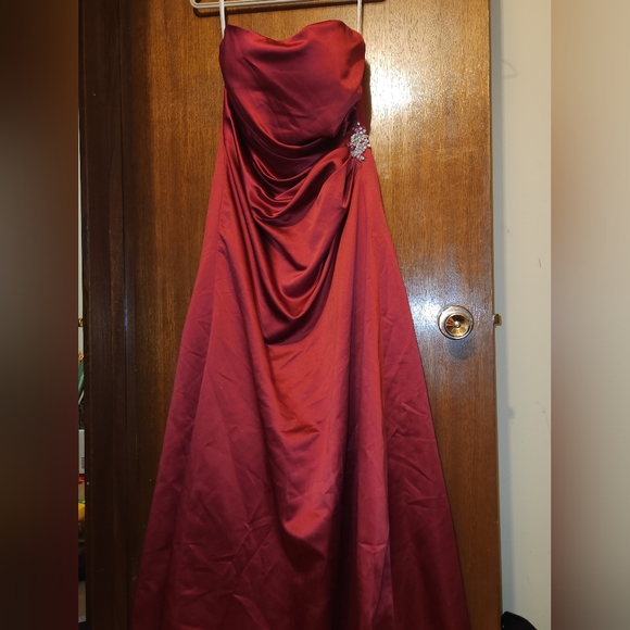 Grad dress - Picture 1 of 2